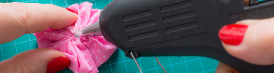 Comment enlever de la colle chaude ?