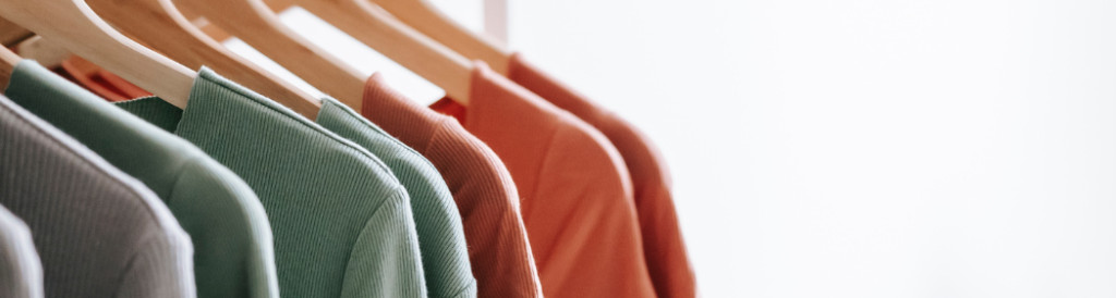 Comment enlever une tâche de colle sur les vêtements ?