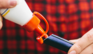 Comment enlever de la colle cyanoacrylate ?
